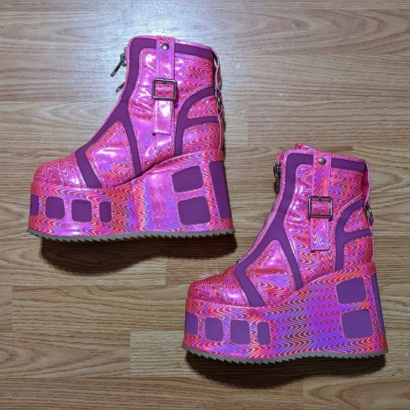 FINAL PRICE Dolls Kill Pink Platform Boots 9 Rare Y2K Light Up Raver Festival - Picture 2 of 5